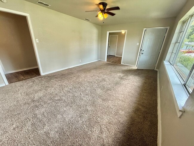 Building Photo - 114 S Hearon Dr