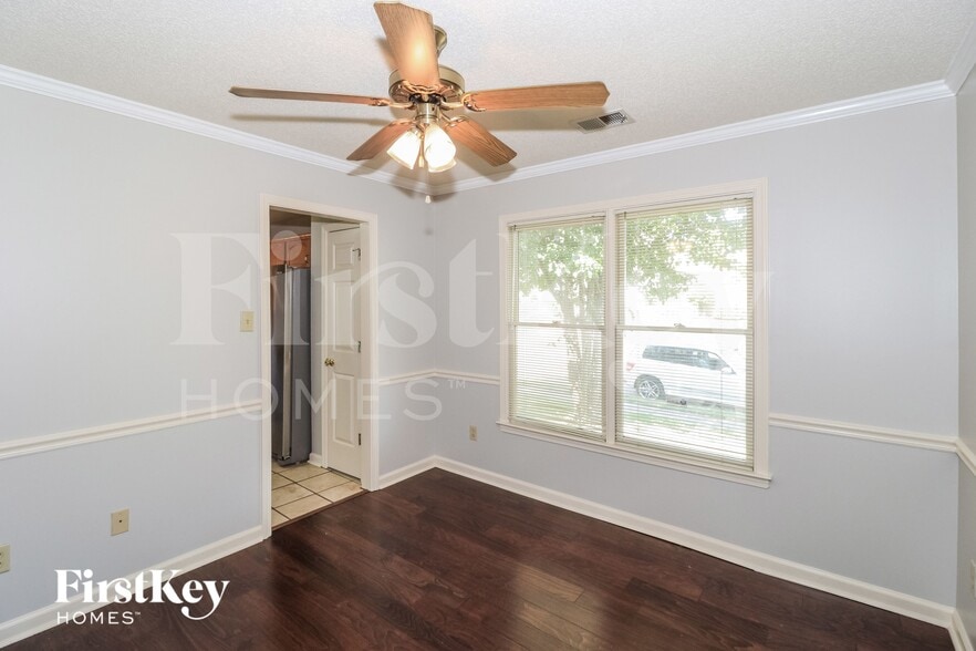 Building Photo - 10292 Green Moss Dr N
