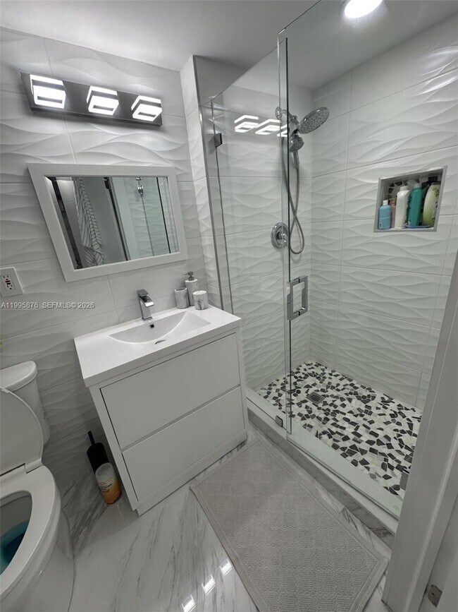 Building Photo - 19195 NE 36th Pl