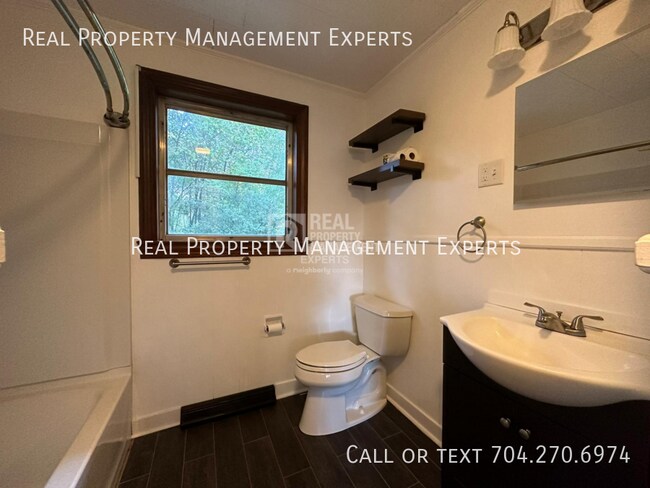 Building Photo - 1396 Shinnville Rd