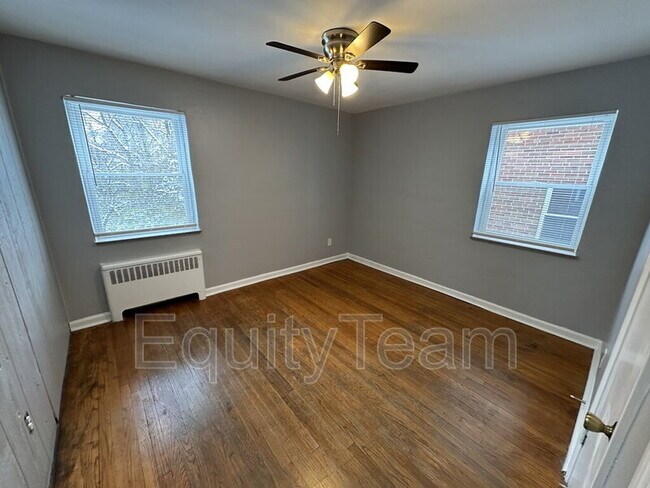 Building Photo - 5929 Oakwood Ave