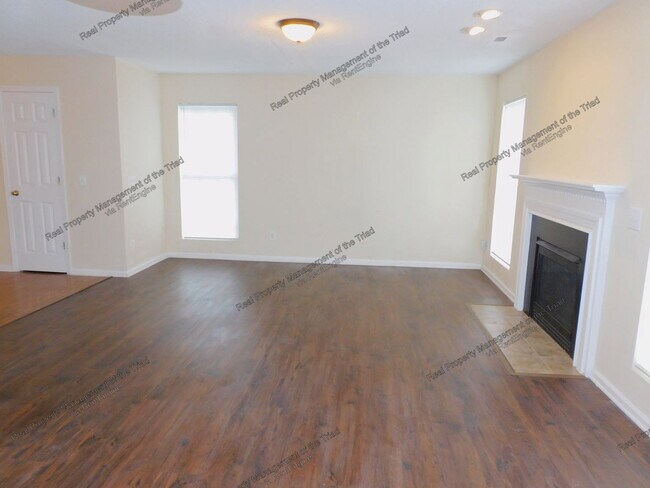 Building Photo - 3096 Canterbury Park Dr