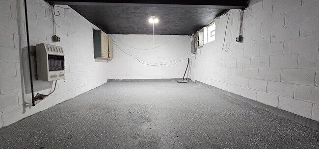 Building Photo - 7988 Aber Rd