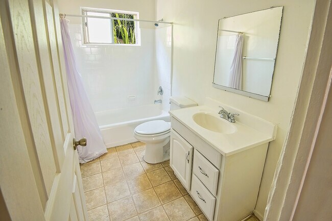 Building Photo - 917 Fedora St