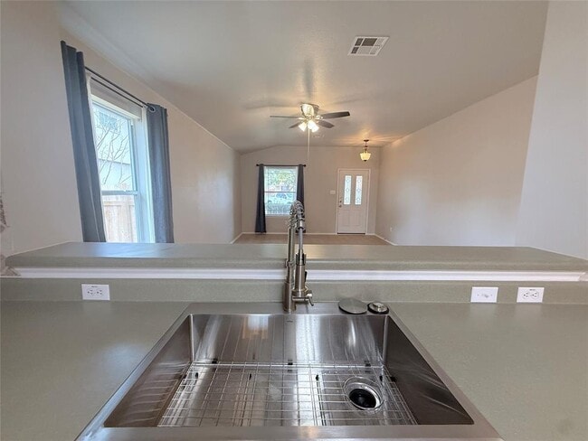 Building Photo - 102 Wren Cove