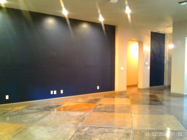 Building Photo - CUSTOM BUILT IN GATED SOUTHERN OAKS !!!  APPLICATION PENDING