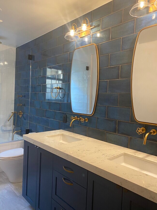 Bathroom - 1450 Greenwich St