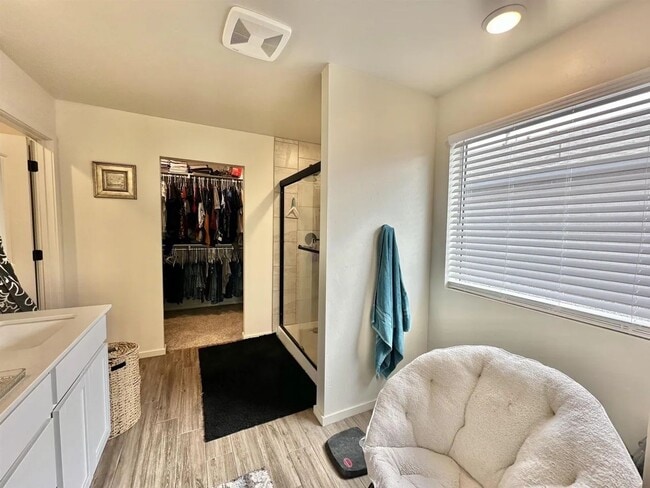 Building Photo - Beautiful 4 Bedroom/3 Bathroom Home