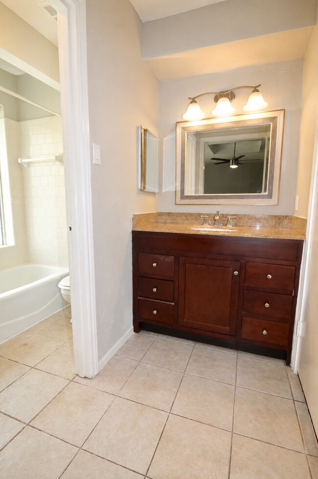 Building Photo - 13511 Brook Hollow Dr