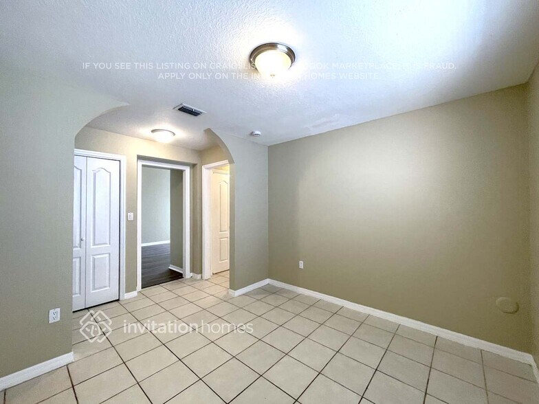 Building Photo - 10522 SW 161st Ave