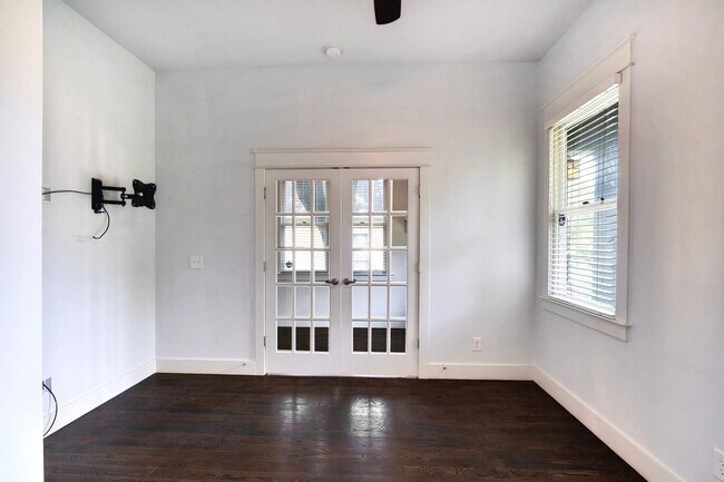Building Photo - EAST NASHVILLE - FOUR BEDROOM Historic Home with amazing views of Nashville Skyline!