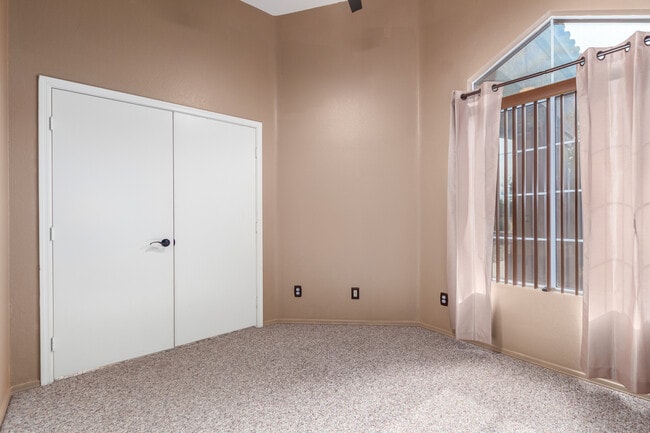 Building Photo - 9150 W Grovers Ave