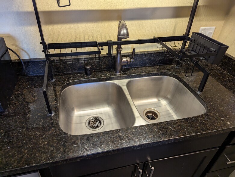 Building Photo - 222 Jay St