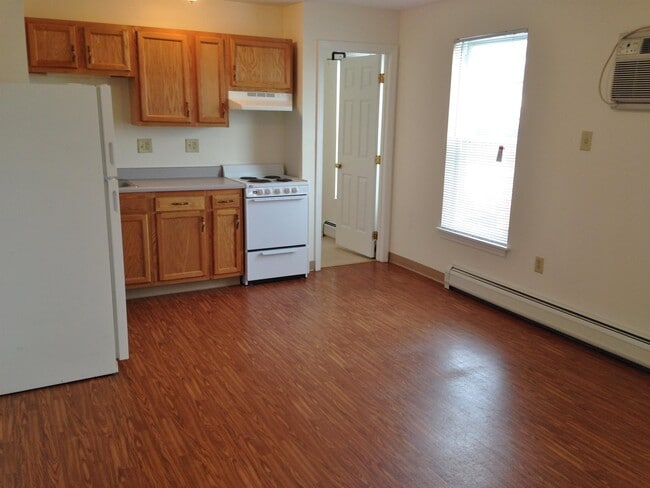 Building Photo - 4 Martin St