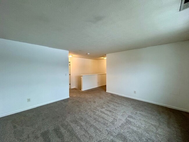 Building Photo - Charming 3-Bedroom, 2.5-Bath Home with Lof...
