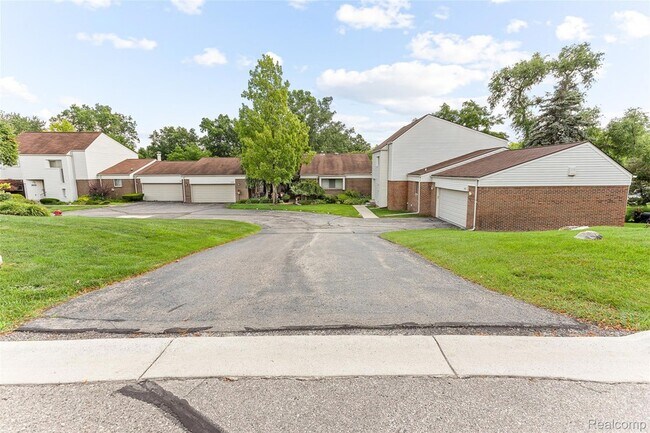 Building Photo - 5317 Fairway Ln