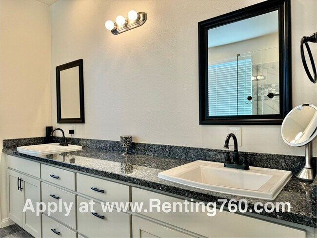 Building Photo - Newer 4 Bedroom 3 Bathroom Home With Solar...