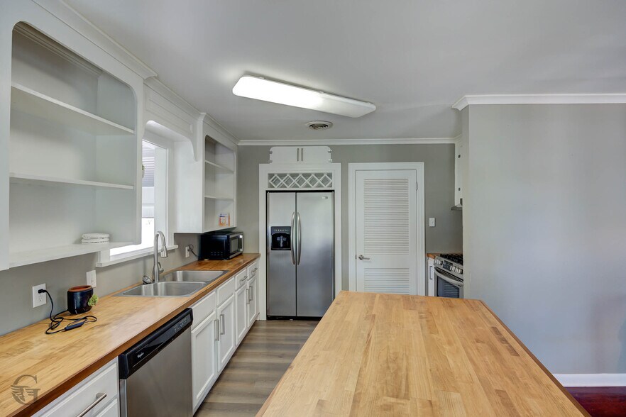 Building Photo - 316 Elmwood Cir