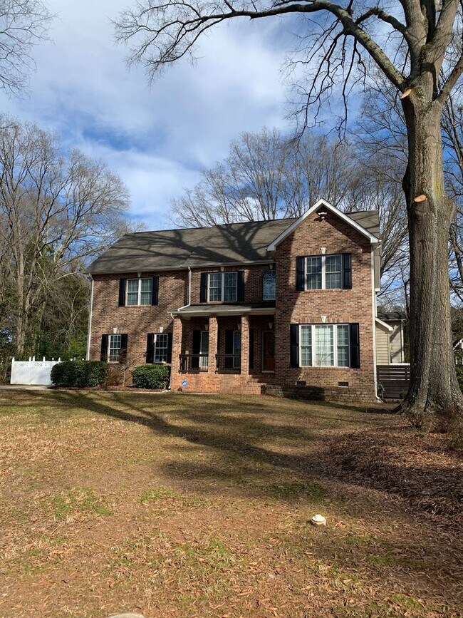 Building Photo - Historic downtown Matthews!