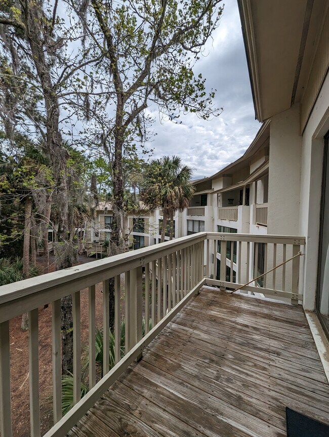 Building Photo - 42 S Forest Beach Dr