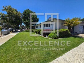 Building Photo - 2/1 Duplex with Step Down Office, 1 Car Ga...