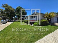 Building Photo - 2/1 Duplex with Step Down Office, 1 Car Ga...