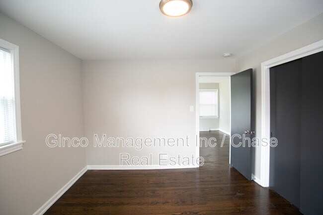 Building Photo - 8837 S Talman Ave