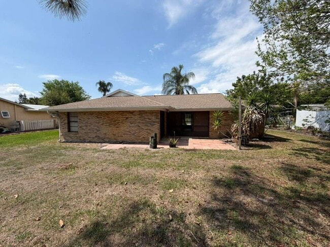 Building Photo - 2055 SW Cranberry St