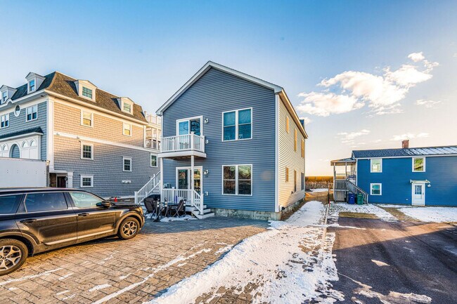 Building Photo - 12 Epping Ave