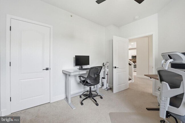 Building Photo - 13940 Greendale Dr