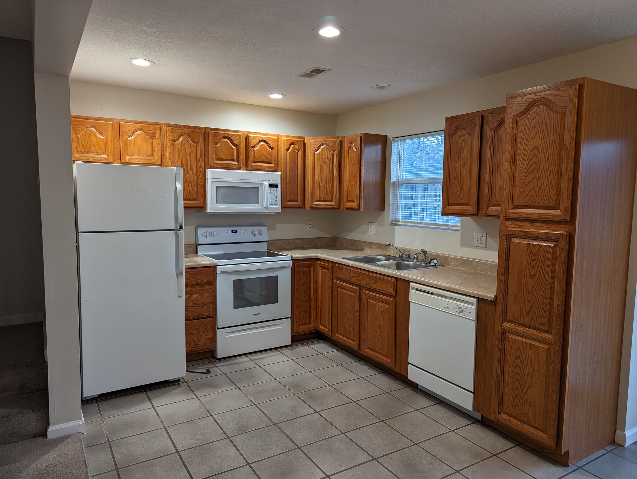 Kitchen - 207 W Nicholas Dr