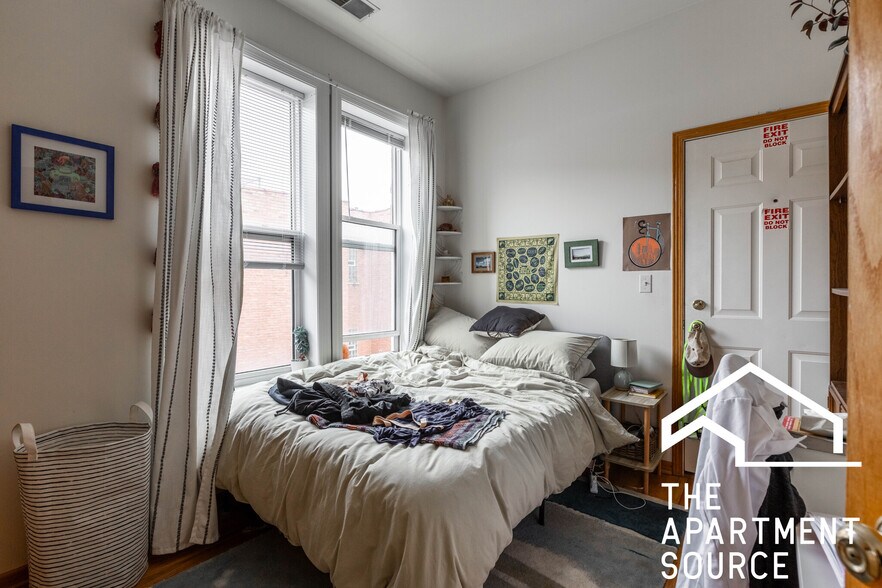 Building Photo - 1446 N Leavitt St