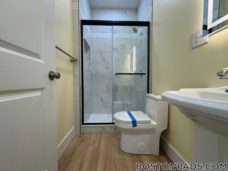 Building Photo - 7 Carson St