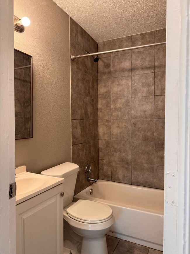 Building Photo - Property For Lease!