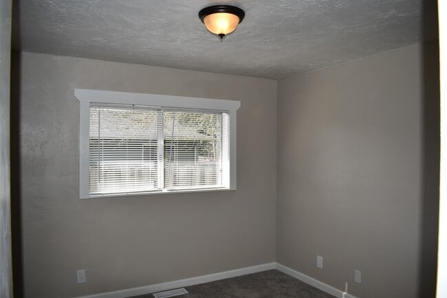 Building Photo - Modern home tucked away in the adorable little town of Brownsville.