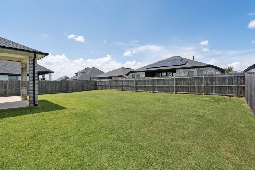 Building Photo - 15908 Buffalo Dr