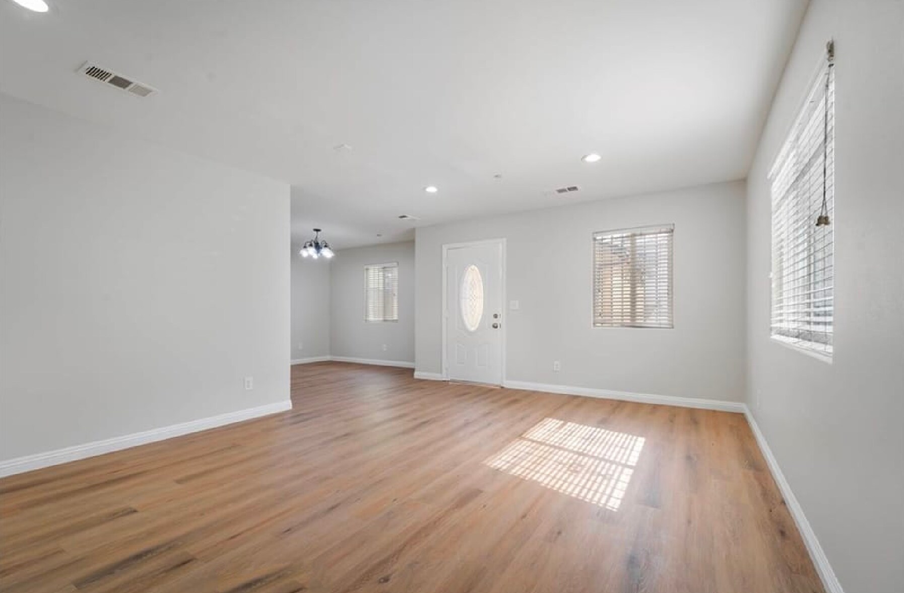 Building Photo - 10306 S Main St