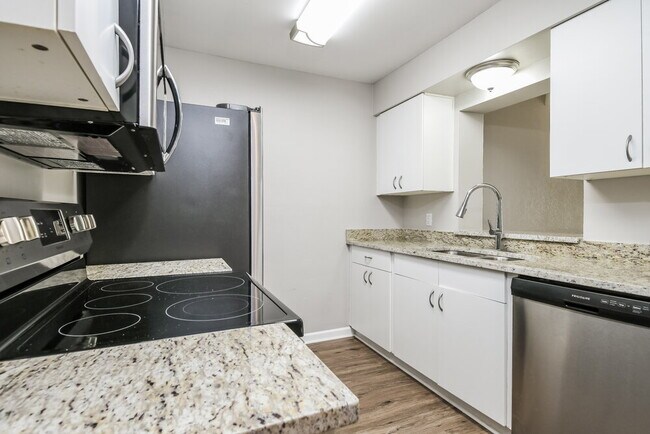 Building Photo - 999 Tomes Ct