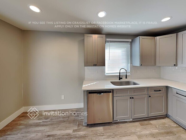 Building Photo - 524 W Main St