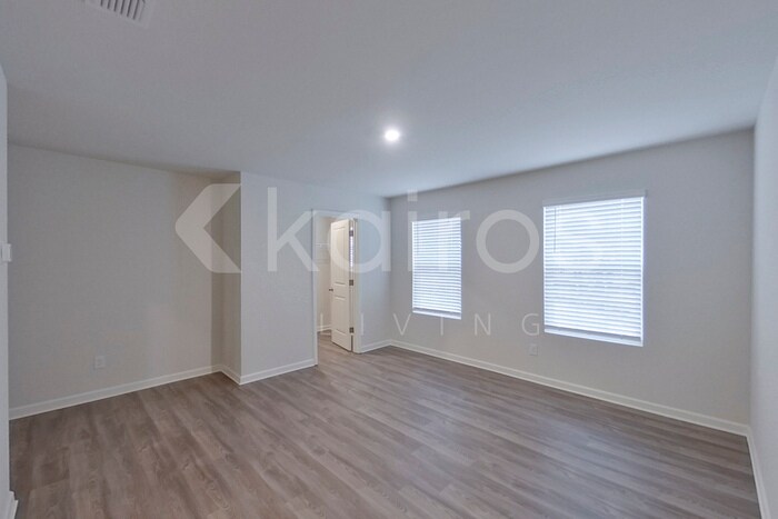 Building Photo - 528 Ivy Brook Way