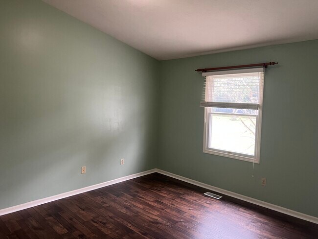 Building Photo - 4934 Claredon Pl