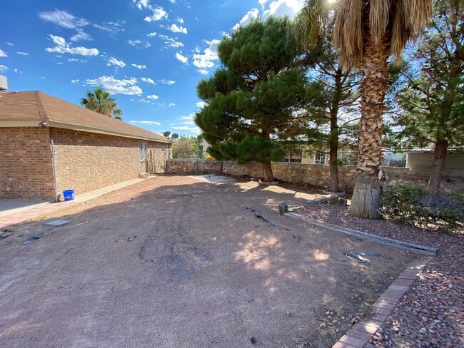 Building Photo - West El Paso, Scenic Heights. 3 bedrooms, ...