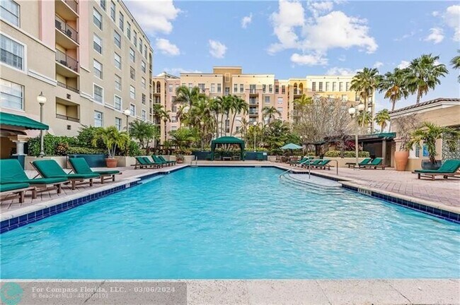 Building Photo - 520 SE 5th Ave