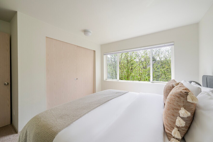 Building Photo - 4740 21st Ave NE