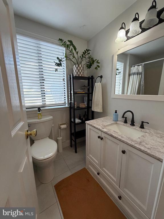 Building Photo - 403 Mountainview Dr