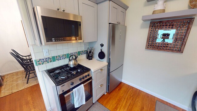 Building Photo - Furnished Vacation Rental Available Long or Short Term