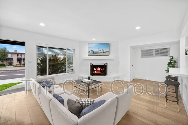 Building Photo - 526 Irvine Ave