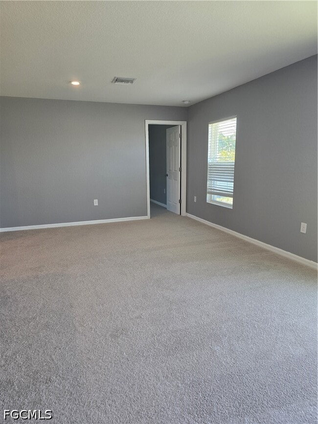 Building Photo - 2122 NE 13th Pl