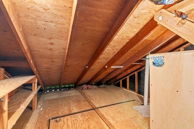 Building Photo - Spacious 3 Bed 2 Bath Townhome in Villa Po...