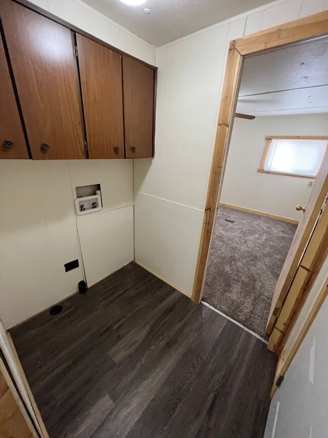 Building Photo - 2 Bedroom 1 Bath Updated Mobile Home in A ...
